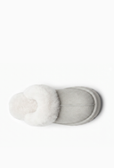 Bota mule Disquette com pelúcia azul deitada mostrando o cano e forro interno — Upper The Label